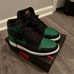 Air Jordan 1 “Pine Green 2.0” Size 9